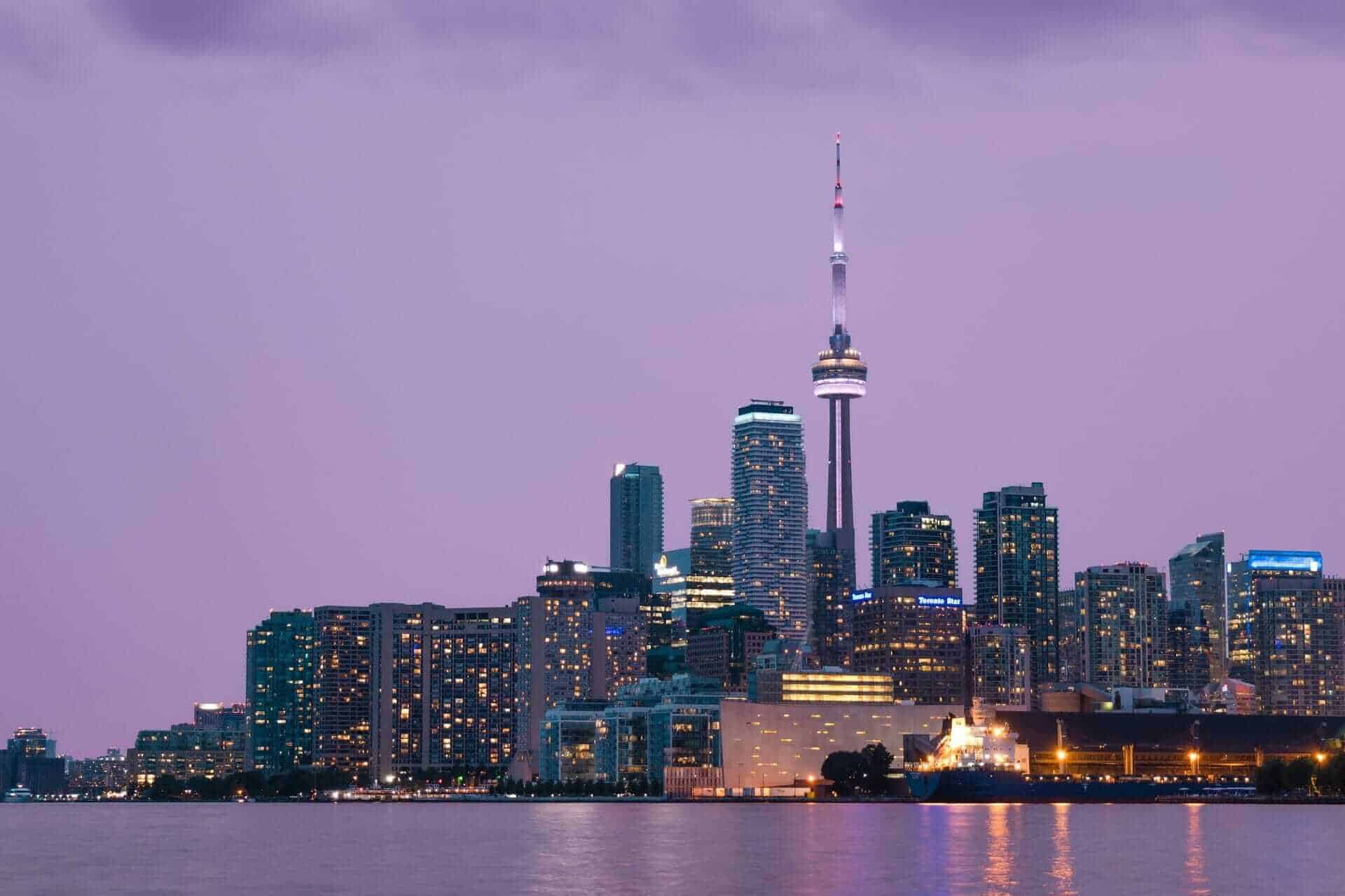 10 tips to save money and travel cheap in Toronto