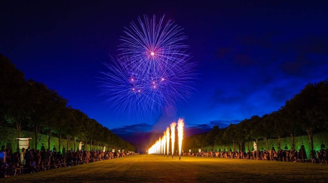 Fountains Night Show - Chateau de Versailles