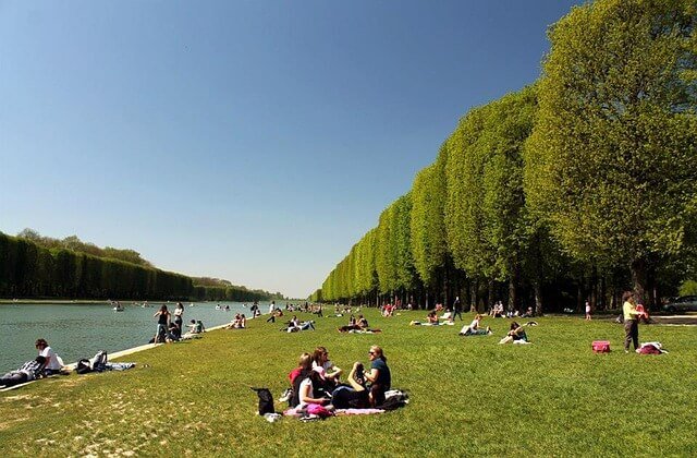Picnicking beside the Grand Canal - Chateau de Versailles