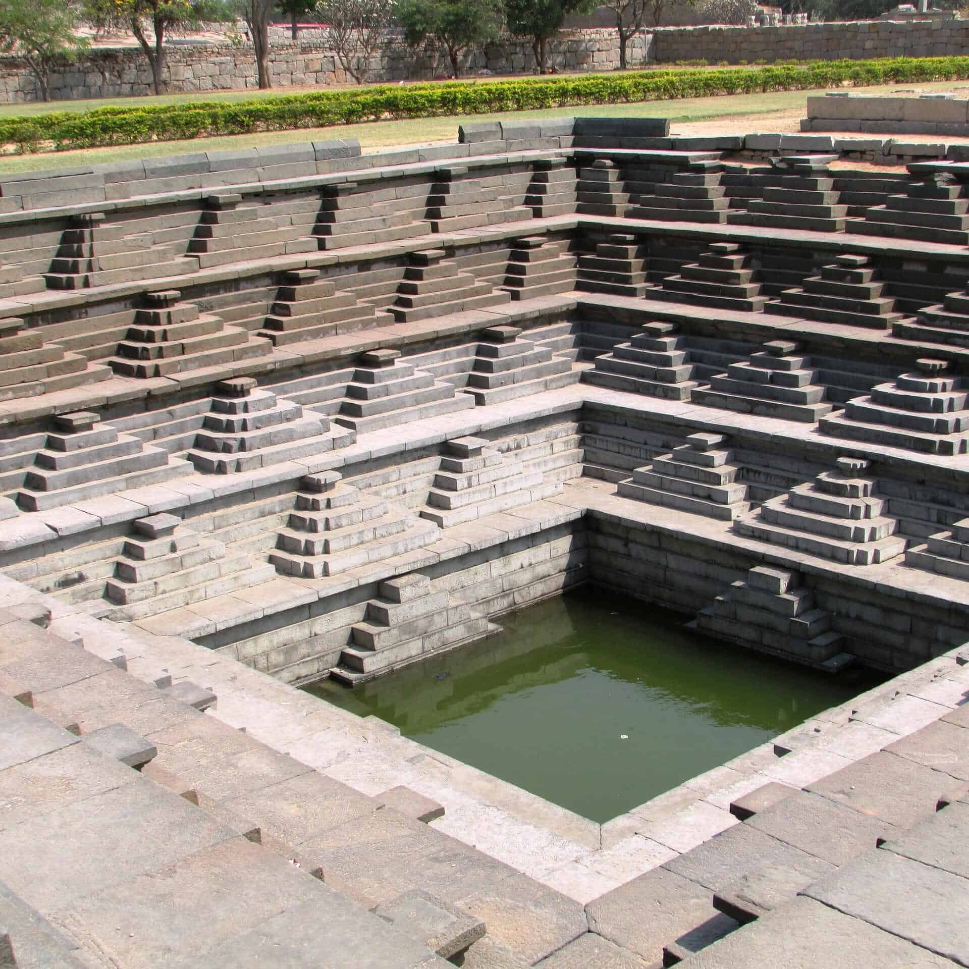 Queen's Bath, Hampi